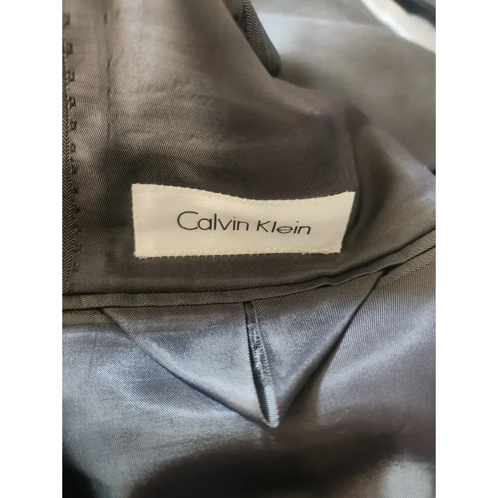 Calvin Klein Men's 3 Piece Suit in Gray Striped Size 42R Vest Jacket Pants 38x31
